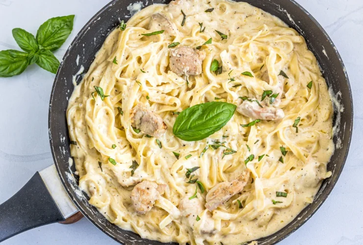 Chicken Alfredo pasta