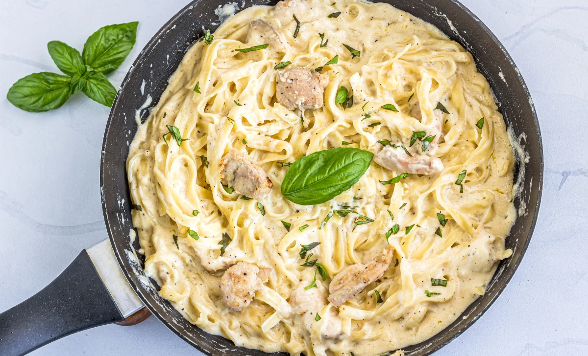 Chicken Alfredo pasta