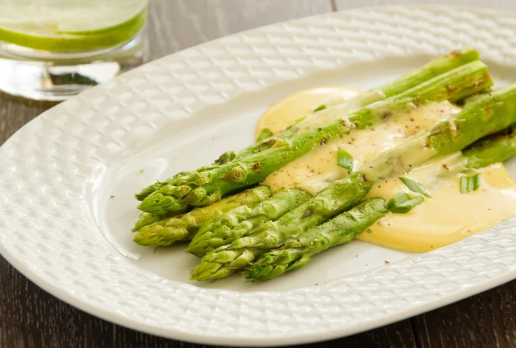 Grilled Asparagus with Hollandaise Sauce