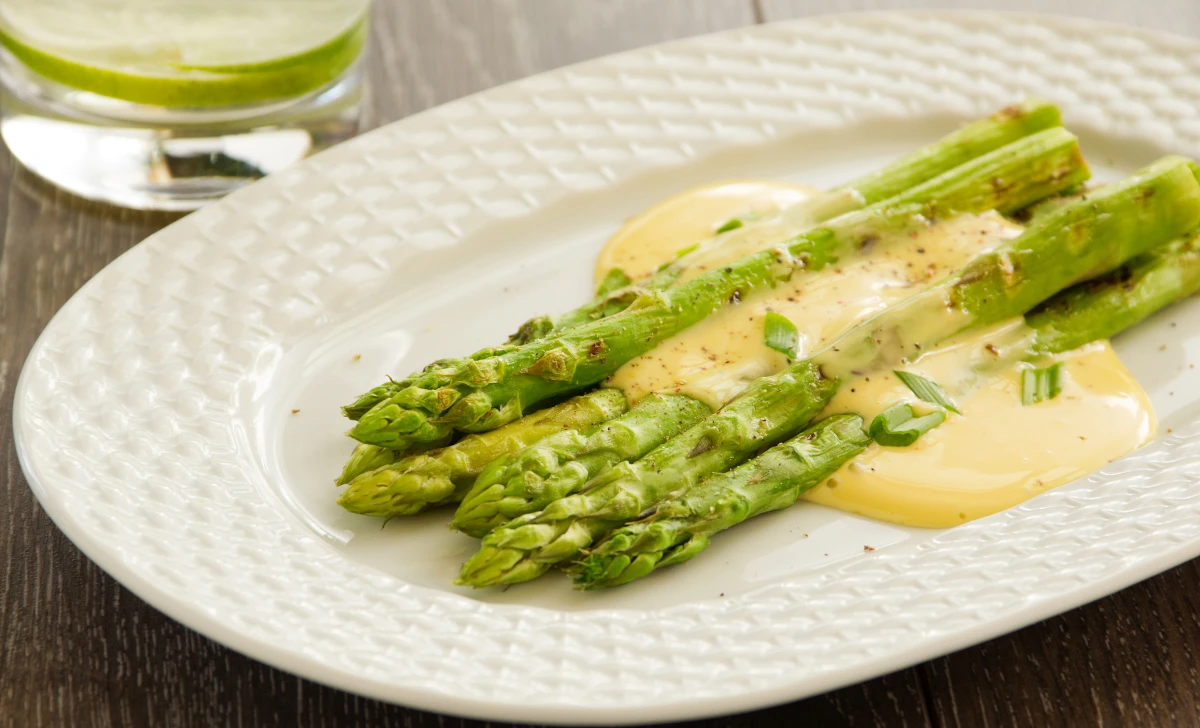 Grilled Asparagus with Hollandaise Sauce