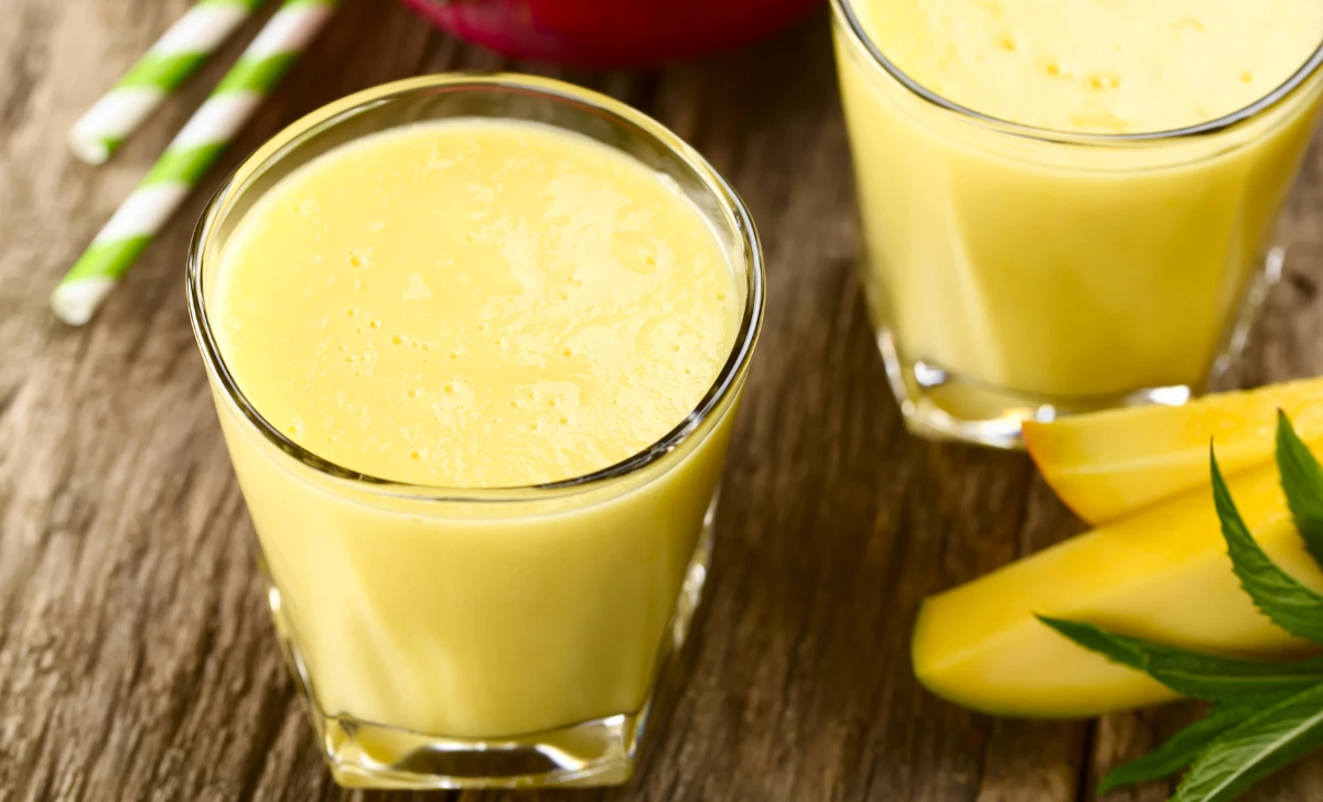 Mango and Yogurt Smoothie Recipe: Tropical Delight for a Healthy Start