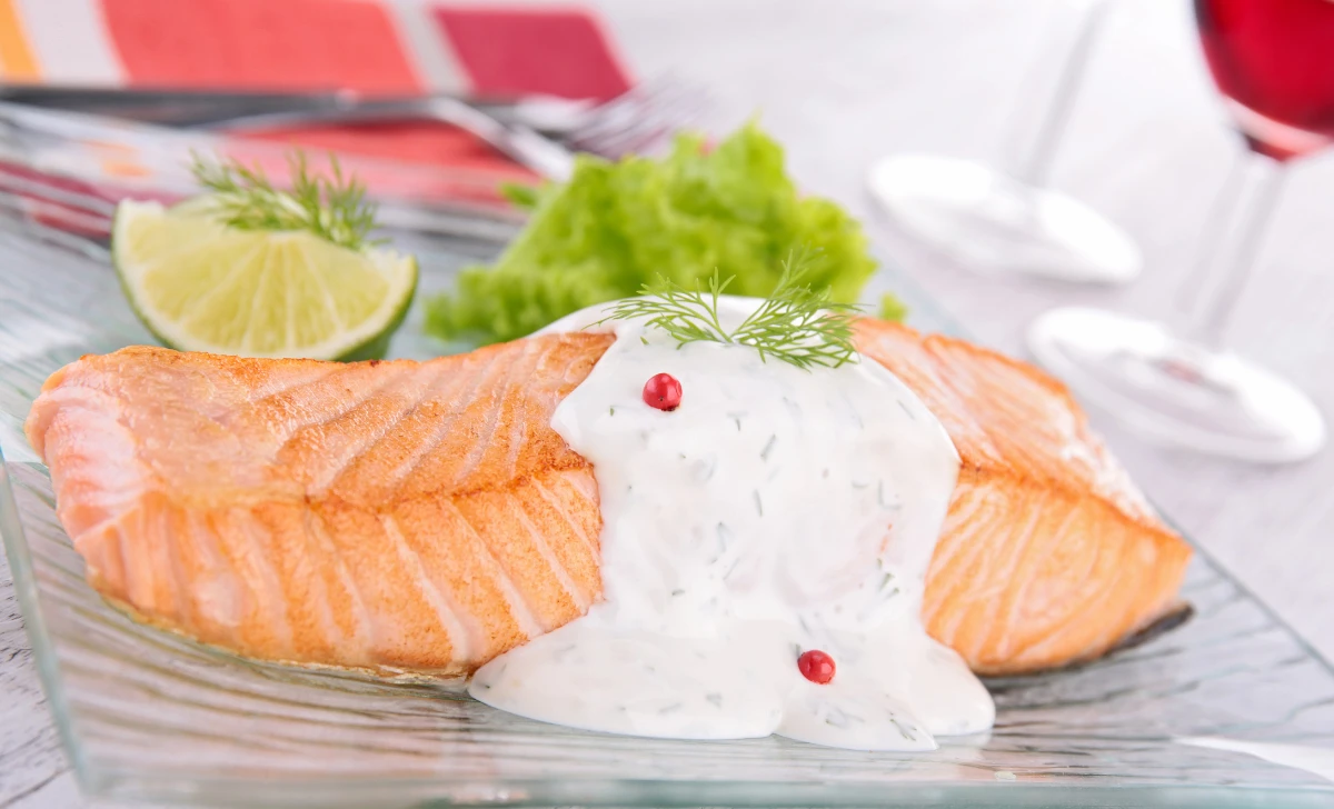 Salmon with Cream and Dill