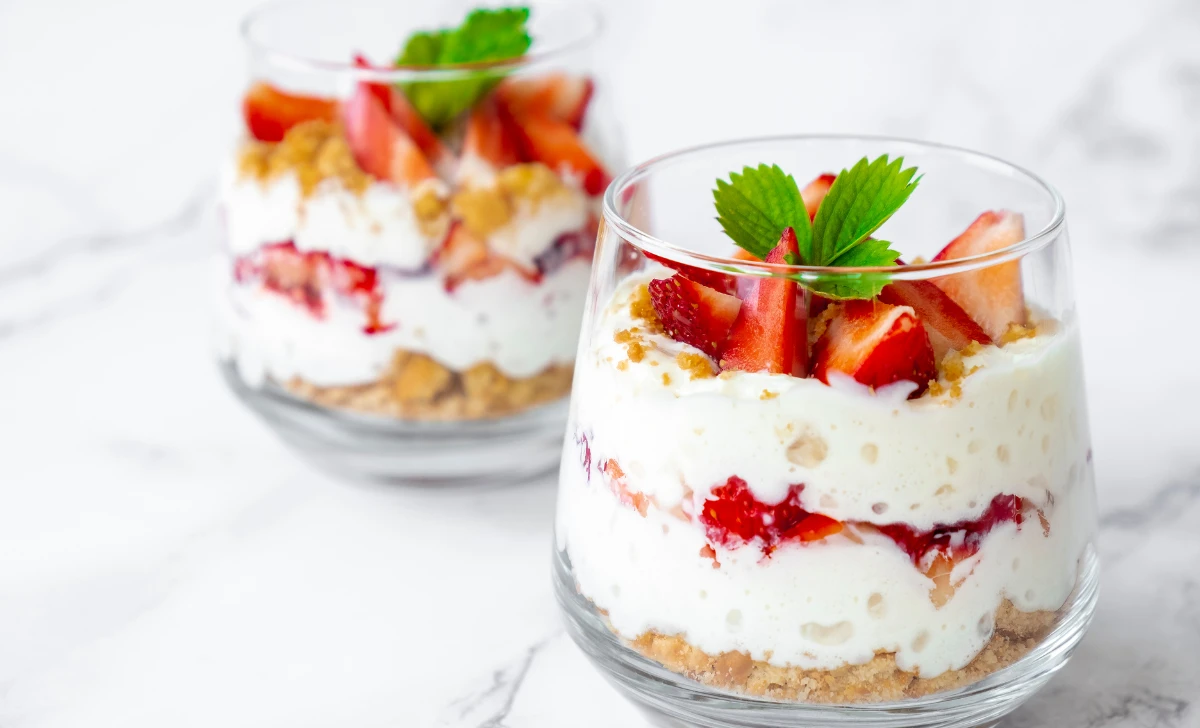 Delicious Strawberry Trifle Recipe - A Refreshing Summer Dessert